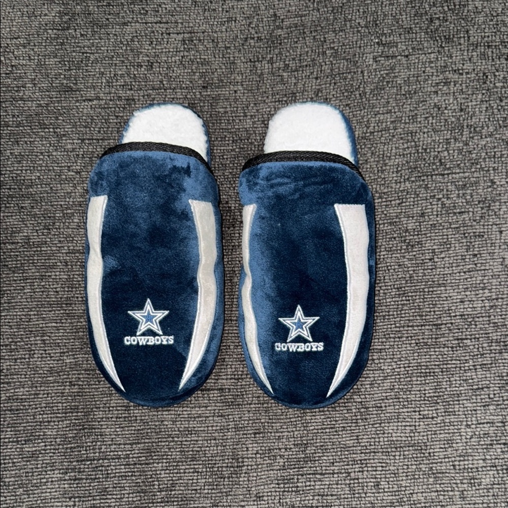 NWOT Dallas Cowboys Blue Slippers